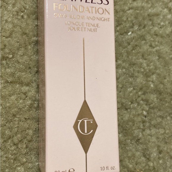 charlotte tilbury airbrush flawless foundation
